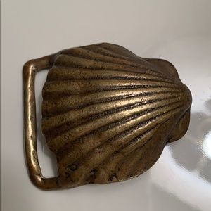 A men’s collectible vintage brass belt buckle